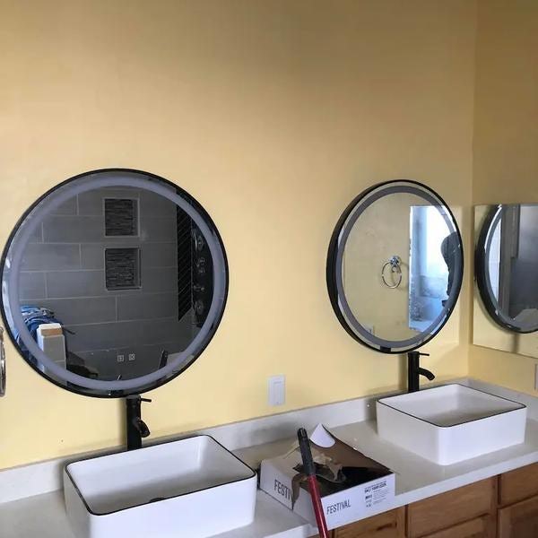 Round mirror with built in lighting